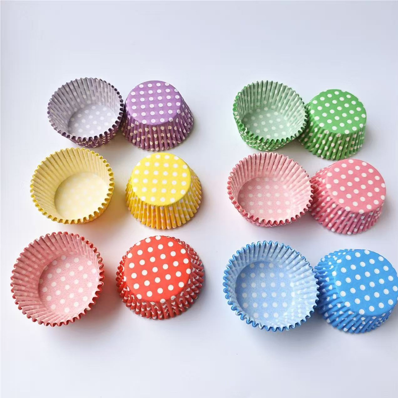 100枚入り水玉模様ケーキペーパーライナー、耐油ベーキングカ - Kitchen Paper For Baking のレビューと価格
